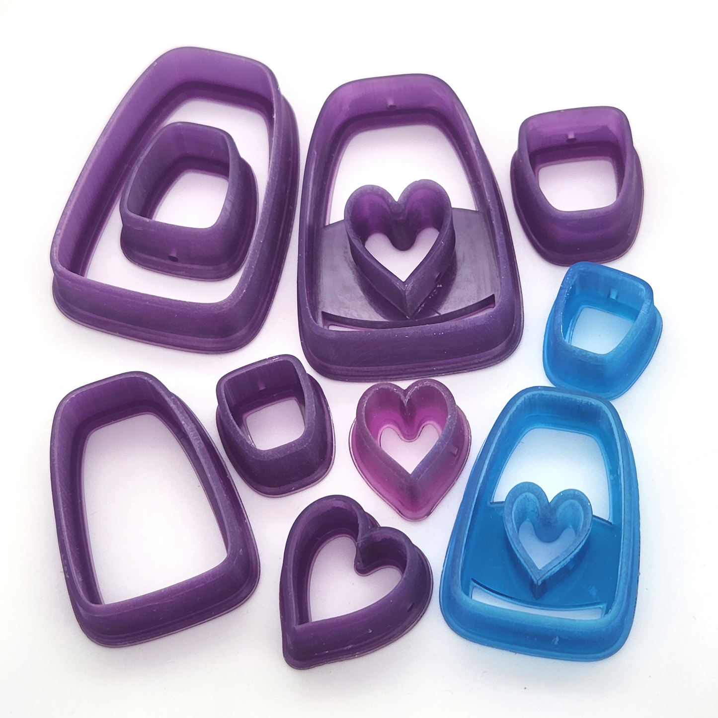 3D printed resin sharp edge amara set clay cutters in detail. Amara Set has two sets, outline set: two piece shape cutters including stud and dangle, and cutout set: three piece set cutters including stud, dangle and heart shaped cutter.