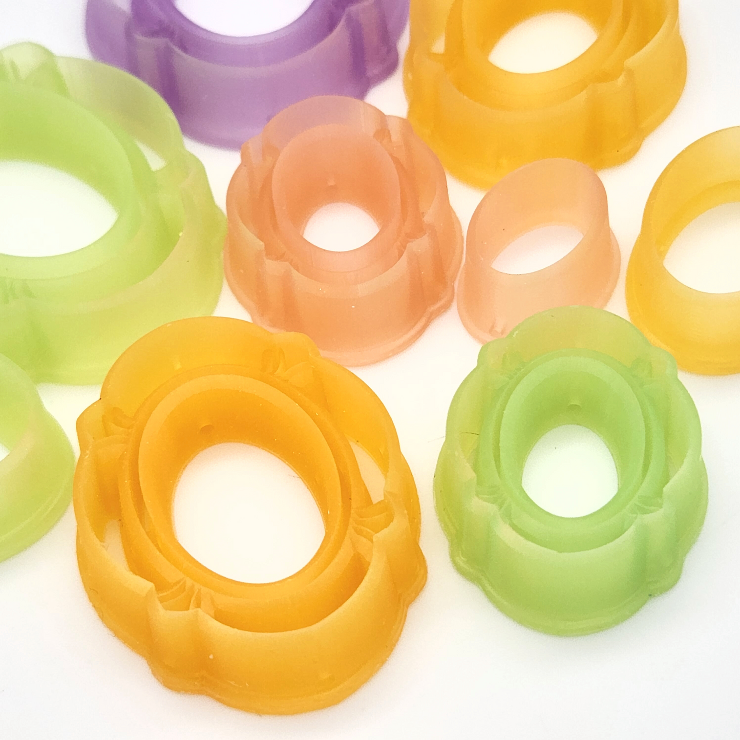 3D Printed Resin Elsa Amulet Frame and Oval Set Basic Shape Sharp Edge Polymer Clay Cutter