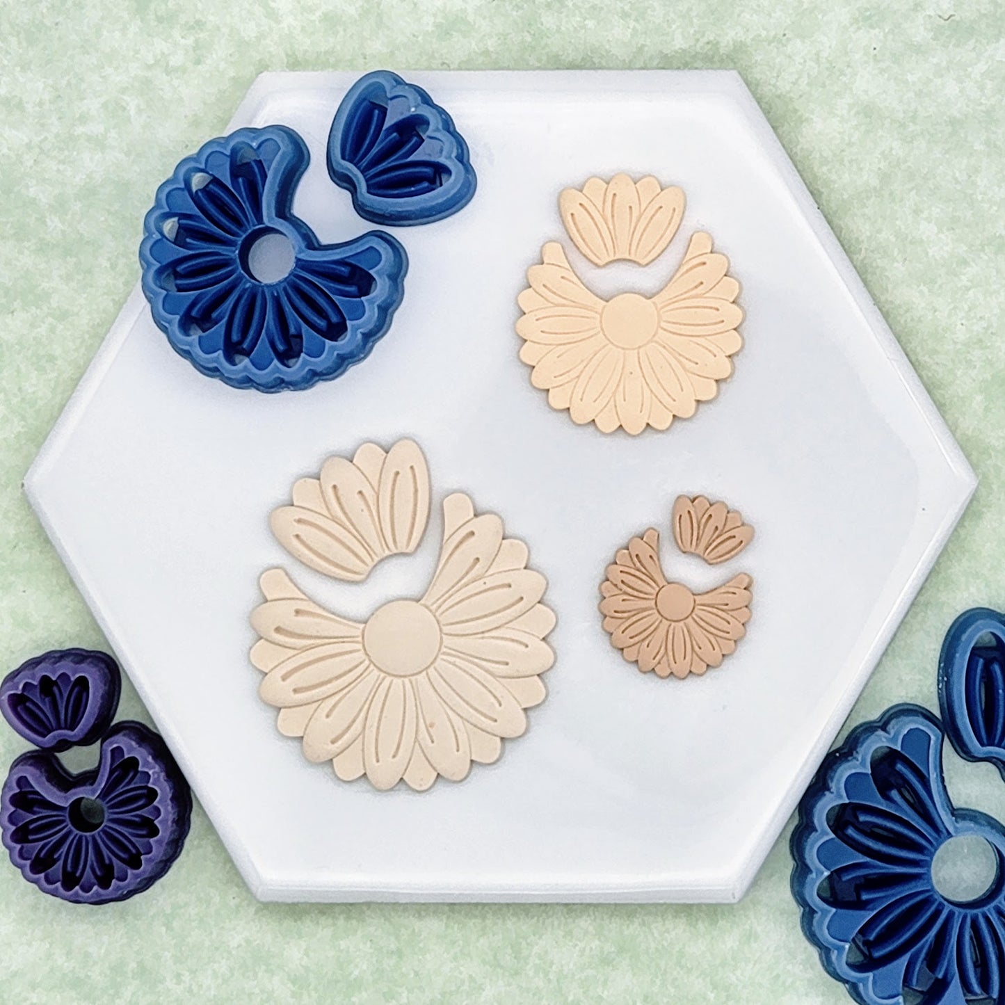 Daisy with Petal Stud Set