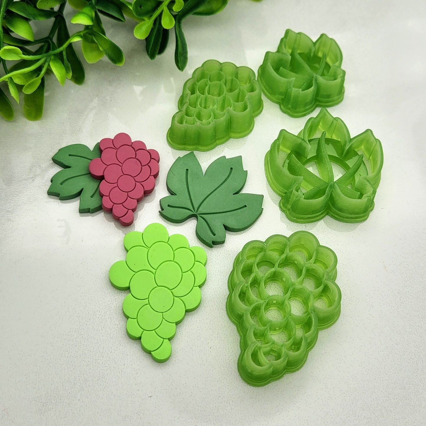 Grapes & Leaf