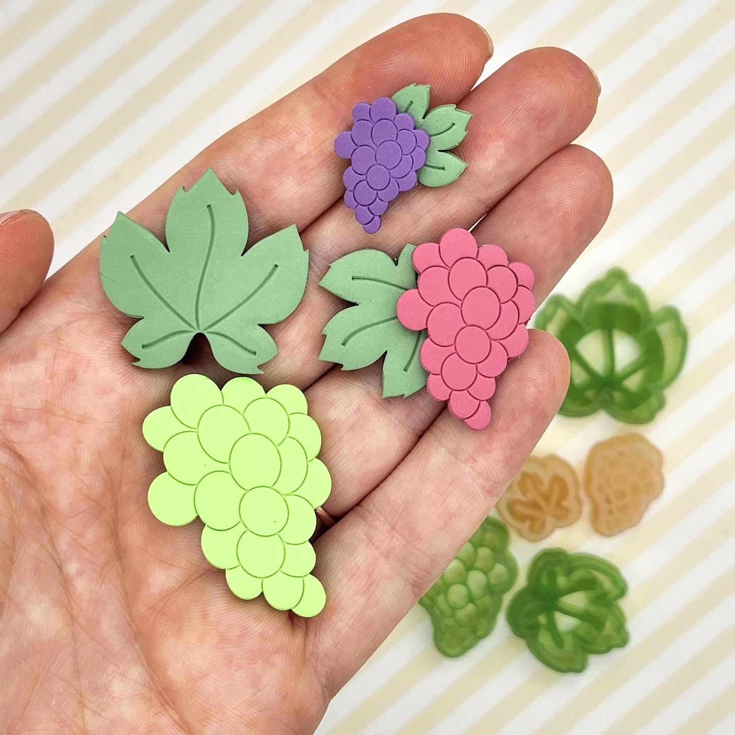 Grapes & Leaf