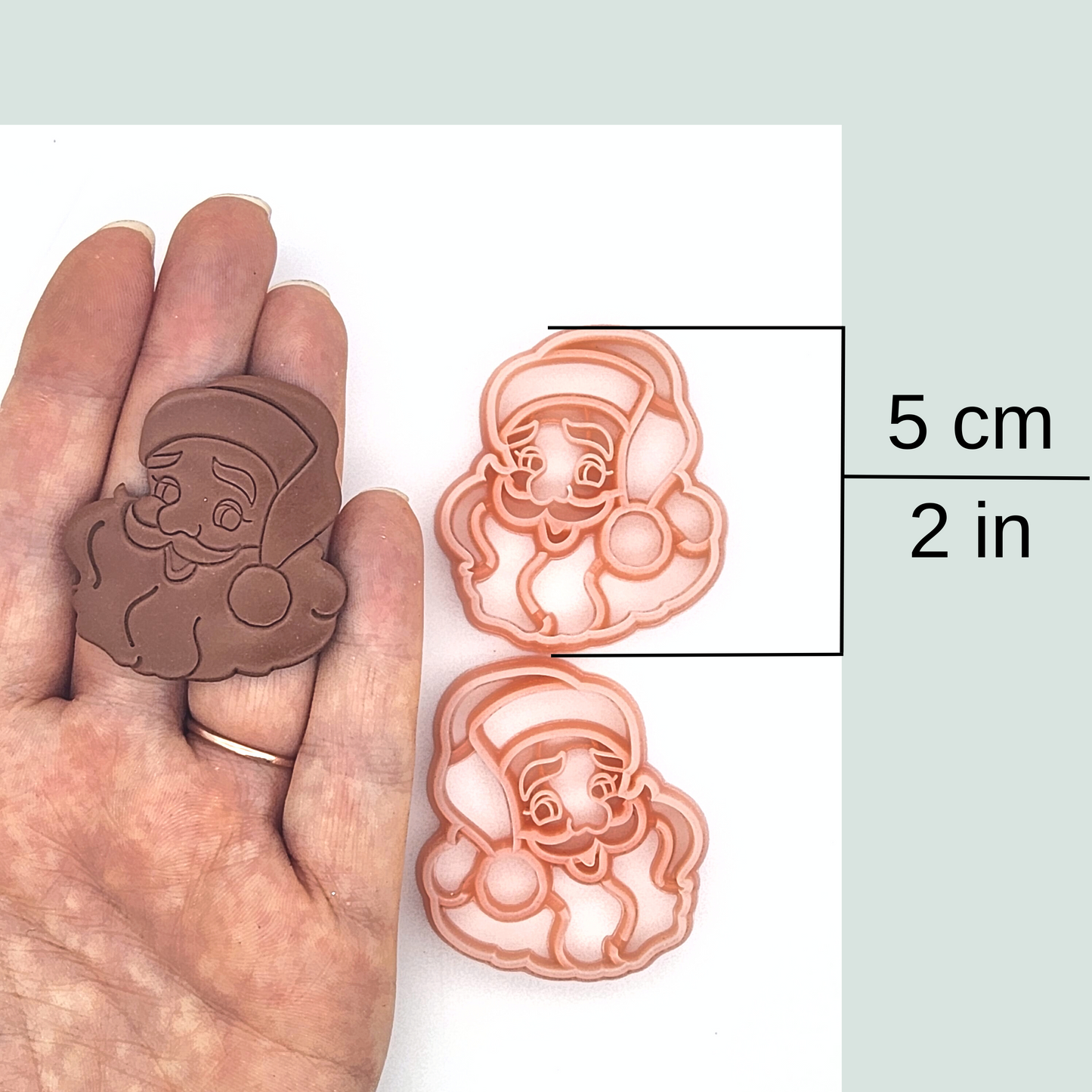 A polymer clay cutter in the shape of Santa Claus, featuring a vintage design. Available sizes: 5cm (2in)